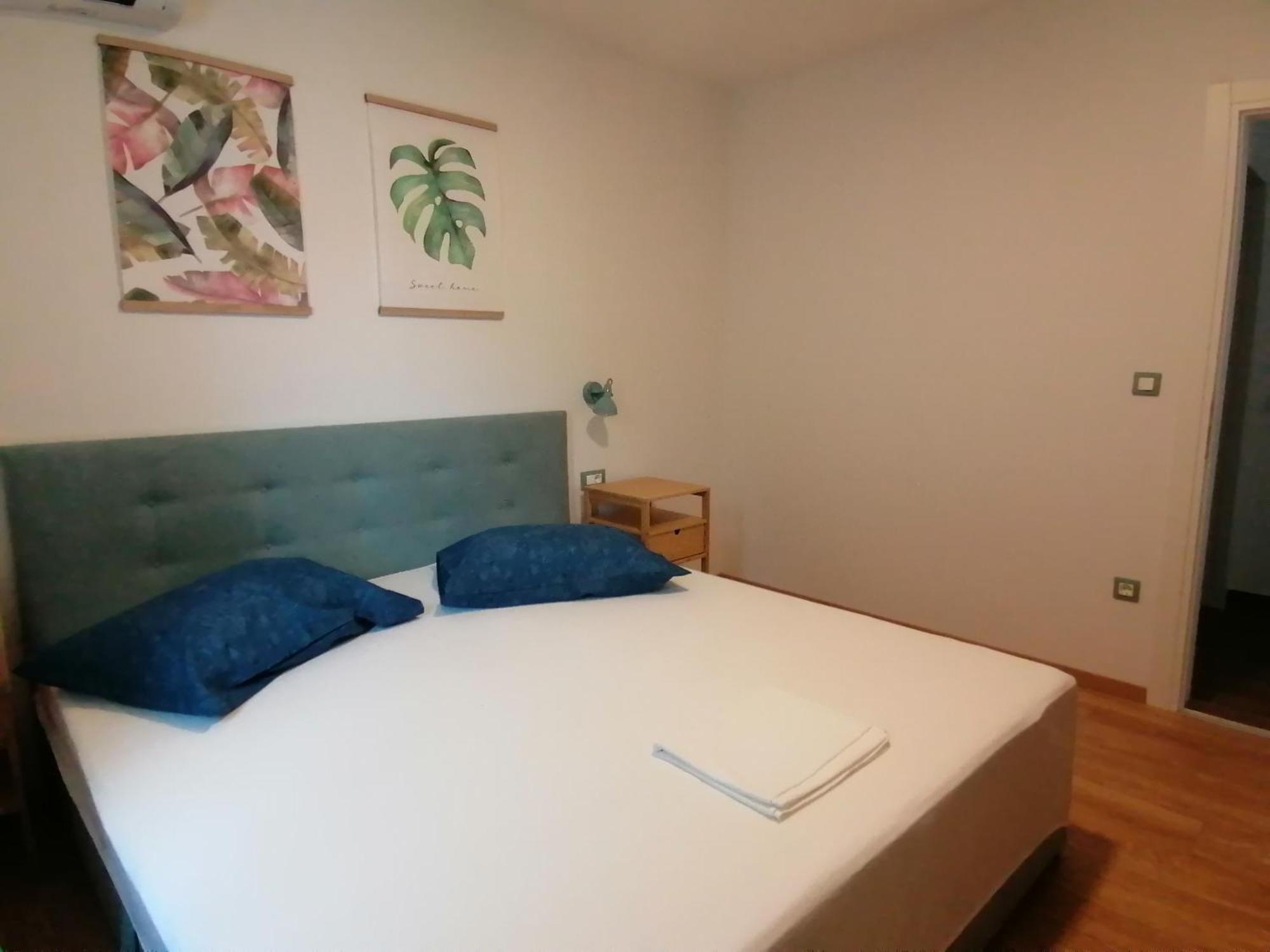 Apartmani Mares - 20 M From The Beach Брела Екстер'єр фото