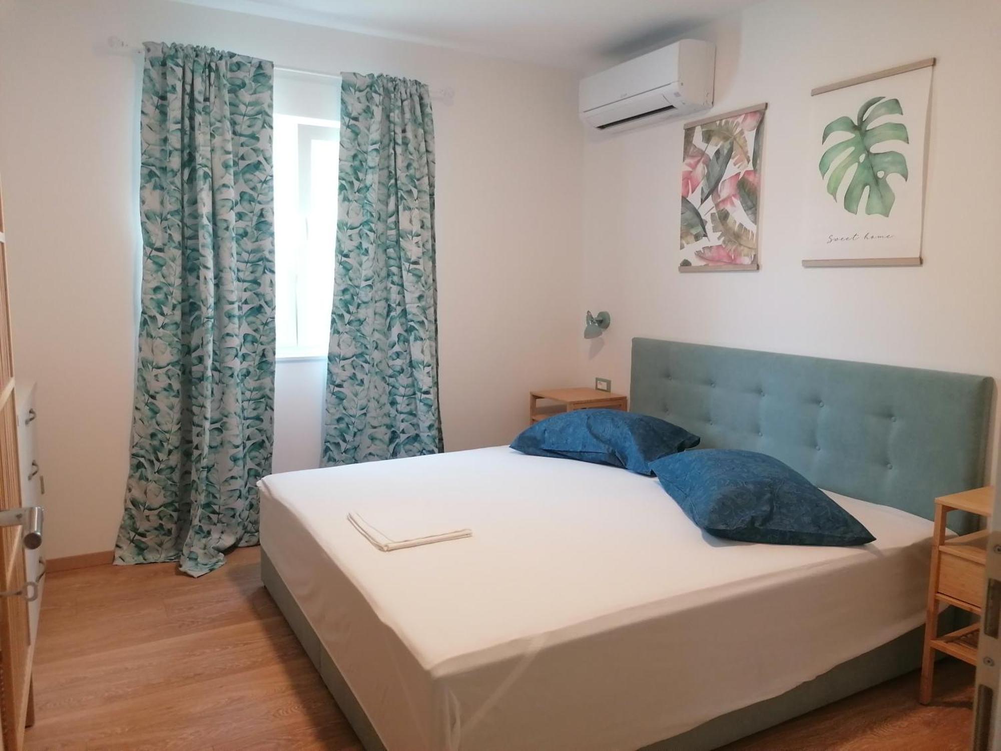 Apartmani Mares - 20 M From The Beach Брела Екстер'єр фото