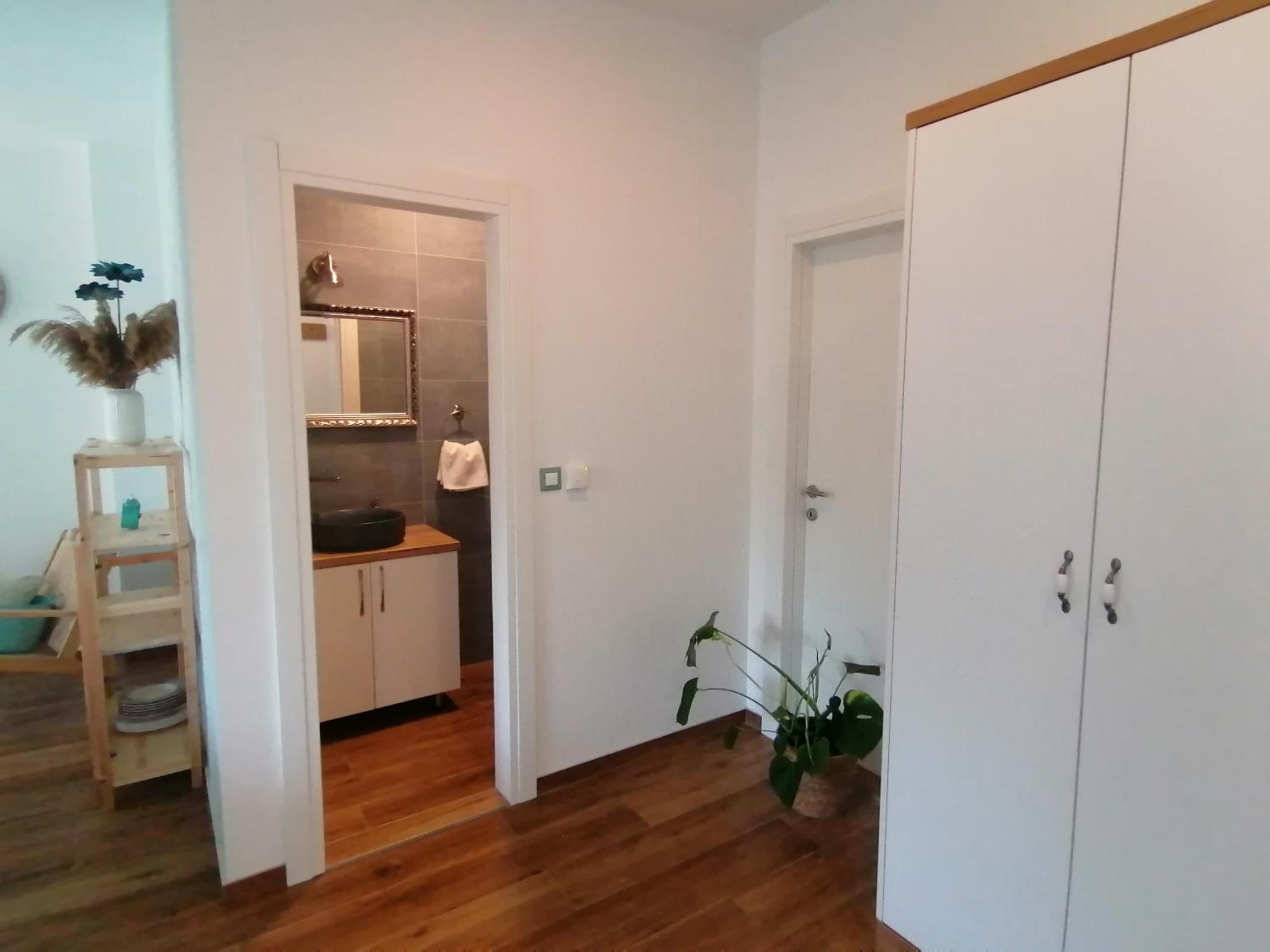 Apartmani Mares - 20 M From The Beach Брела Екстер'єр фото