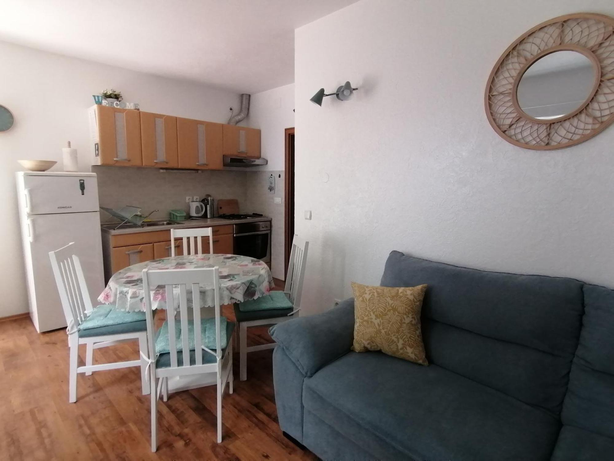 Apartmani Mares - 20 M From The Beach Брела Номер фото
