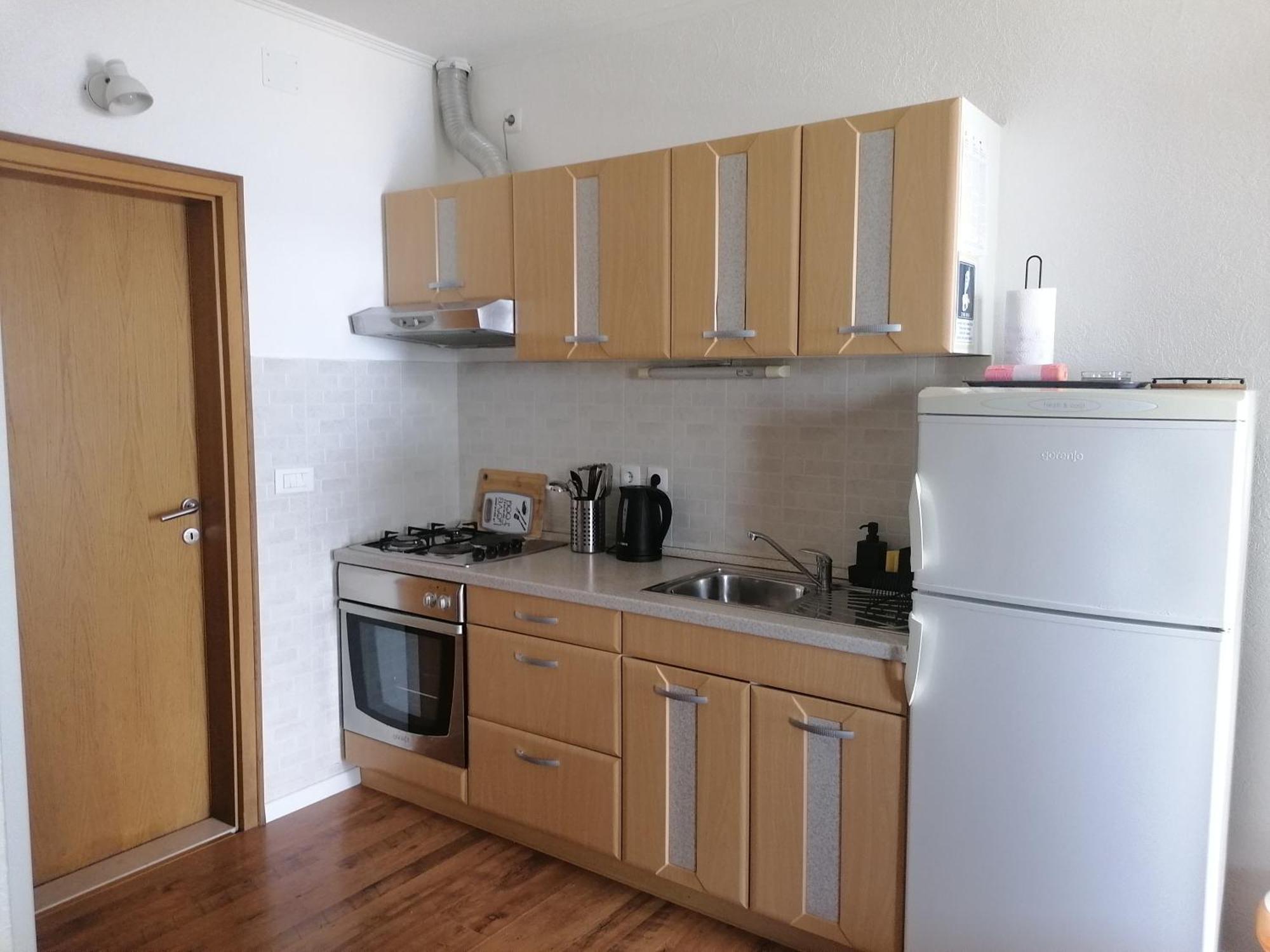 Apartmani Mares - 20 M From The Beach Брела Номер фото
